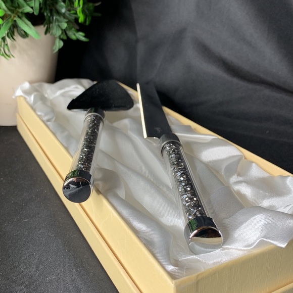 NIB Oleg Cassini cake knife and server with hematite stone filled handles - Picture 10 of 14